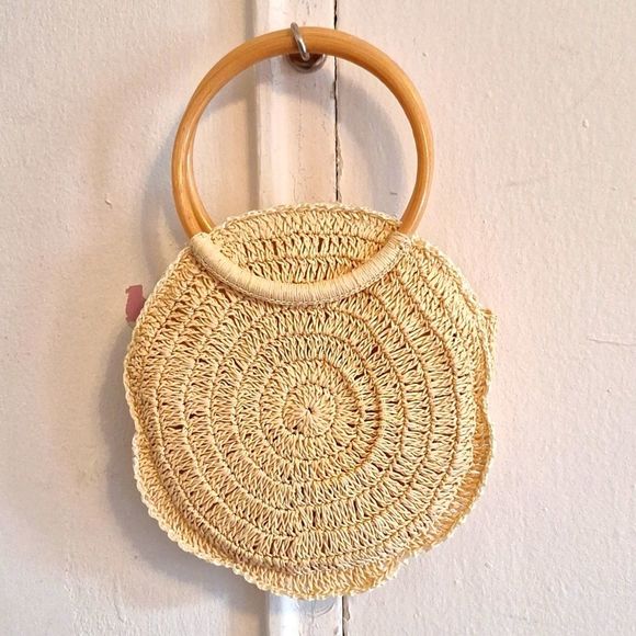 Elegant Tan Woven Handbag - Picture 2 of 6
